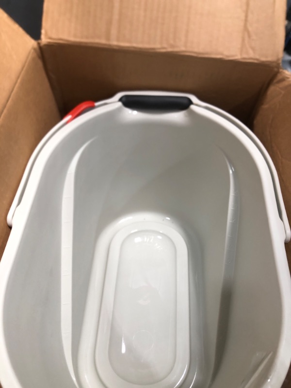 Photo 3 of OXO Good Grips Angled Measuring Mop Bucket, 4 Gallons