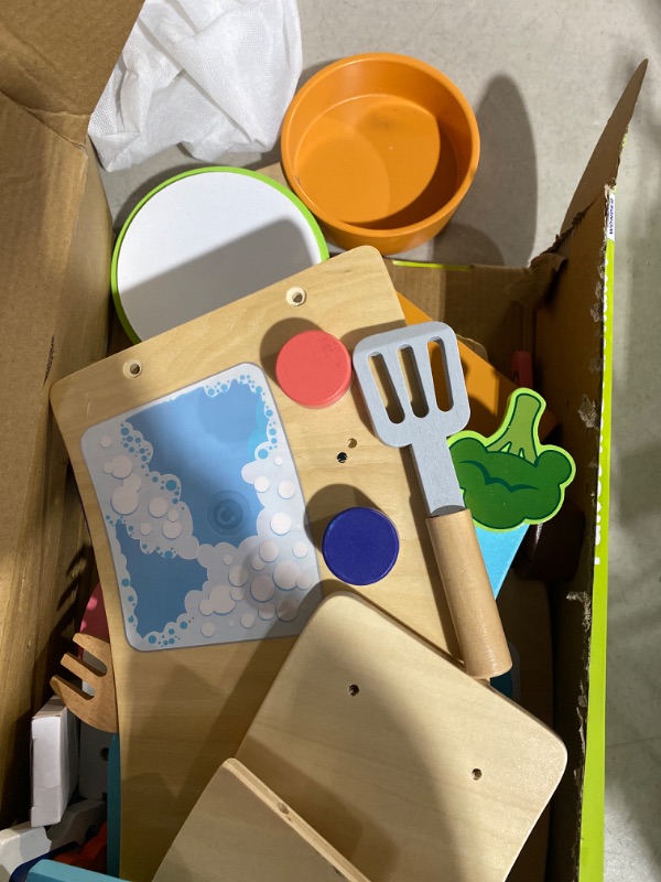 Photo 3 of Bluey – Tabletop Restaurant – 32 Piece Wooden Roleplay Toy with Cutlery & Pretend Food Accessories for Kids – FSC-Certified Material – Fun Imaginative Kit for 3 Years and Up