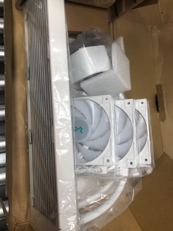 Photo 2 of DeepCool LS720 SE Liquid Cooler 360mm 4th Gen Dual-Chamber Pump 3100RPM 300w TDP AIO Cooler Anti-Leak Tech with ARGB Fans CPU Water Cooler Narrow Frame Infinity Mirror Block White