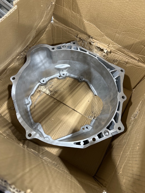 Photo 2 of Mallofusa T56 Manual Bellhousing Transmission Clutch Housing GM LS Series Engine Transmission Torque Converter Housing Replacement 1386-212-005 1386-000-017 1386-000-021
