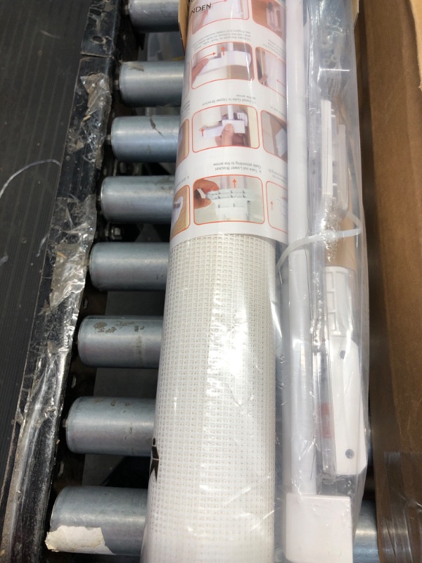 Photo 2 of Retractable Baby Gate WHITE