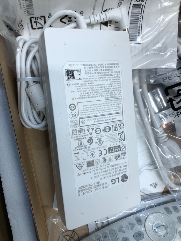 Photo 1 of *LIKE-NEW* LG HU70LA DLP 140" 4K UHD Smart Home Theater CineBeam Projector, Google/Alexa Assistance, LG webOS lite, Alexa Built-in, LG ThinQ AI, HDR10, 1500 ANSI lumens, Bluetooth, USB, Dual HDMI – White White Projector only