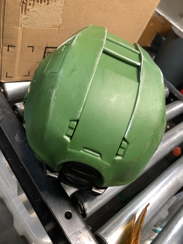 Photo 4 of **BADLY DAMAGED***Disguise Halo Master Chief Light-Up Boys' Helmet , Green