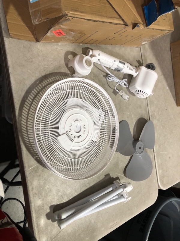 Photo 3 of ***USED - POWERS ON - MISSING CENTRAL COLUMN - SEE PICTURES***
16” Oscillating Pedestal Fan, 3-speed Options, 90-Degree Oscillating Head, Adjustable Height and Tilt, Powerful Air Flow, White, MTSP15-16AZ