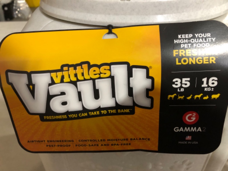 Photo 7 of ***USED*DIRTY***
GAMMA2 Vittles Vault Outback Airtight Pet Food Container 35 Pounds