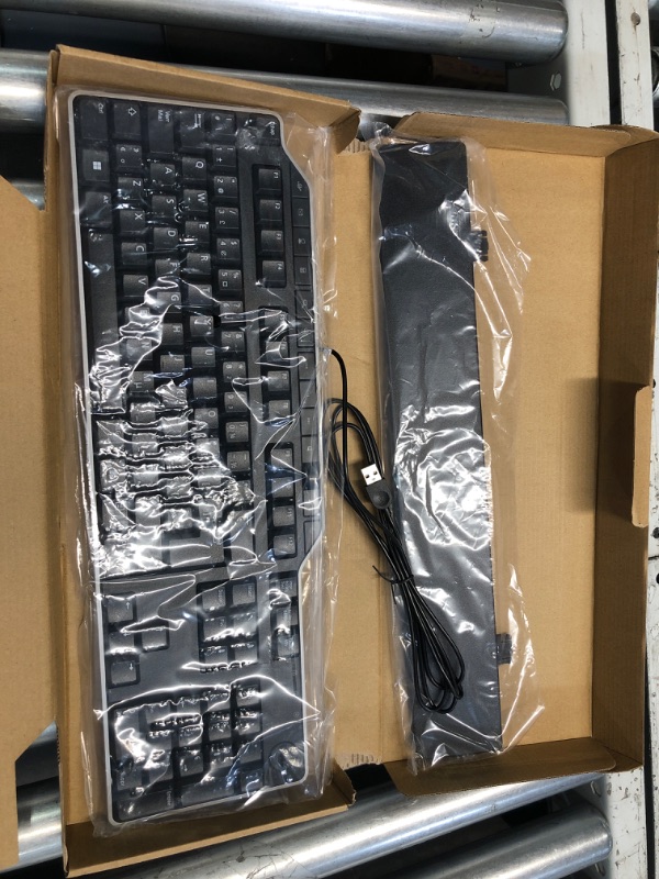 Photo 1 of Dell Business Multimedia Keyboard - KB522, Black