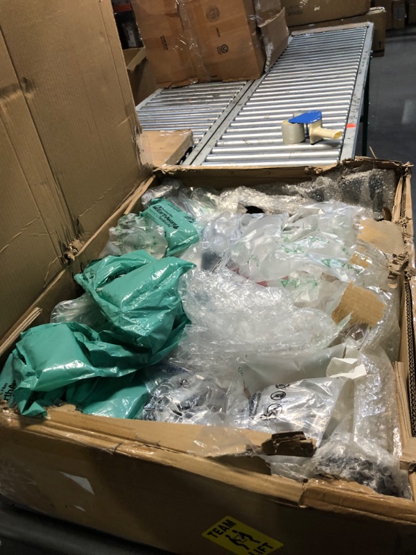 Photo 1 of VEVOR 3-Point Quick Hitch, 3000 LBS Lifting Capacity Tractor Quick Hitch, 28.31" Between Lower Arms Attachments Quick Hitch, No Welding & 5 Level Adjustable Bolt, Adaptation to Category 1 & 2 Tractors Medium Black