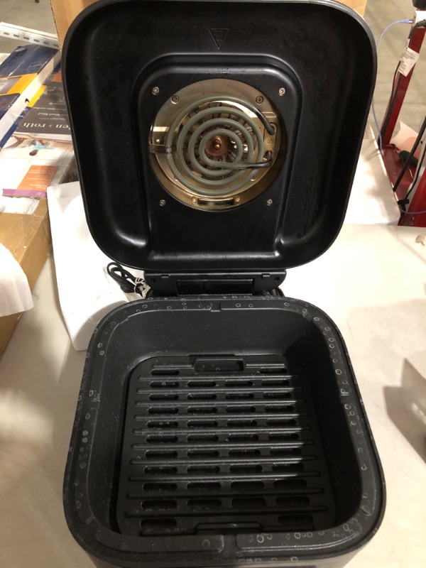 Photo 3 of ***PARTS ONLY/NON-RETURNABLE*MAJOR DAMAGE DOES NOT POWER ON*MISSING INSTRUCTION MANBUAL***
George Foreman Beyond Grill™ 7-in-1 Electric Indoor Grill with Air Fry Technology, MCAFD800D, Black, Large