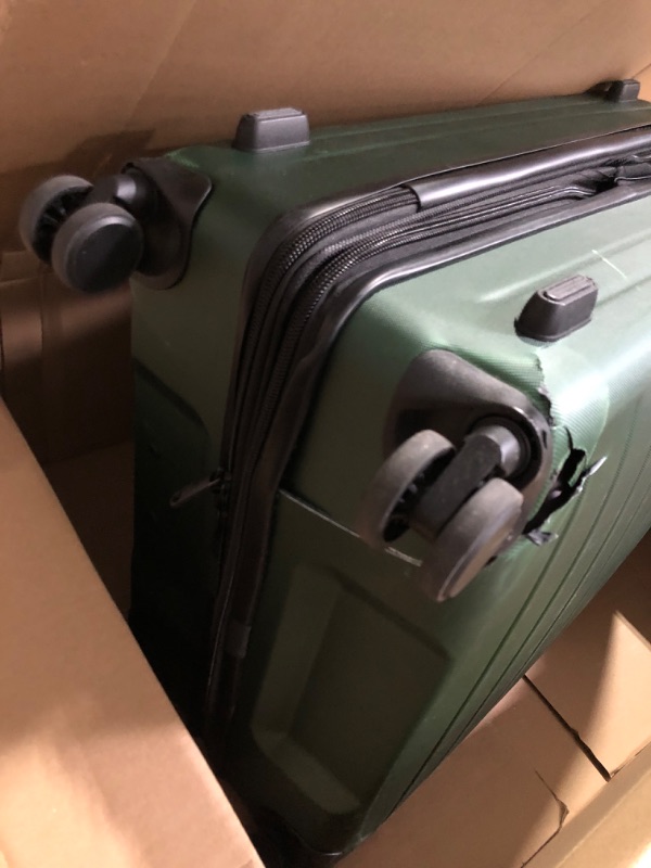 Photo 4 of ***NON REFUNDABLE ITEM***(FOR PARTS ONLY)
it luggage Legion 32" Hardside Checked 8 Wheel Expandable Spinner, Mountain View 32" Mountain View