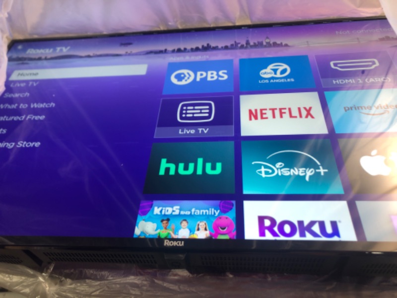 Photo 2 of Roku 40" Select Series 1080p Full HD Smart RokuTV with Voice Remote, Bright Picture, Customizable Home Screen, and Free TV Select Series HD 40"