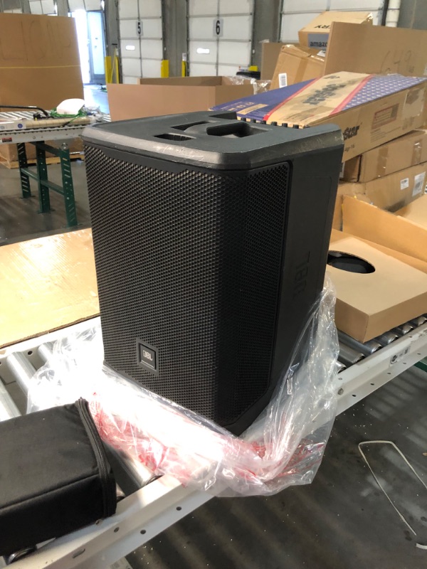 Photo 5 of JBL Professional PRX ONE Powered Loudspeaker Line Array with 7-Channel Mixer and Built-in Effects 33.4"x18.9"x25.4"
