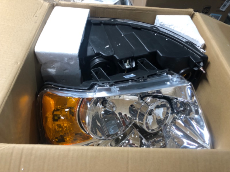 Photo 3 of AUTOSAVER88 Headlights Assembly Compatible with 03 04 05 06 2003 2004 2005 2006 Ford Expedition Chrome Housing