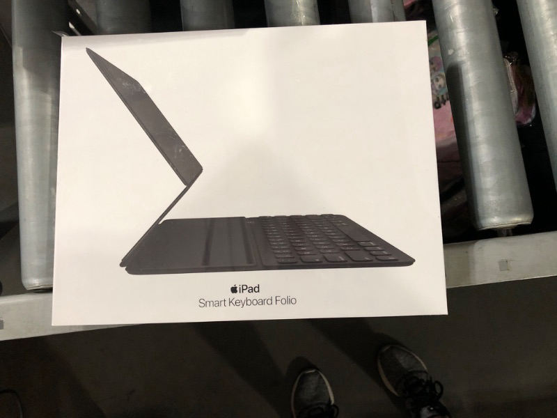 Photo 1 of Apple Smart Keyboard Folio for iPad Pro 12.9-inch (6th, 5th, 4th and 3rd Generation) - US English US English Black