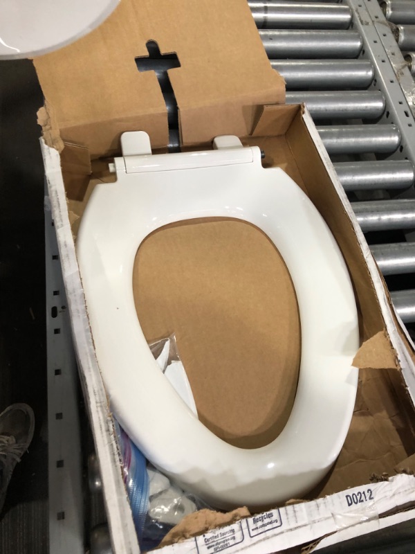 Photo 2 of *** MINOR DAMAGE | UNKNOWN IF MISSING PARTS *** KOHLER 4636-RL-0 Cachet ReadyLatch Quiet Close Elongated Toilet Seat