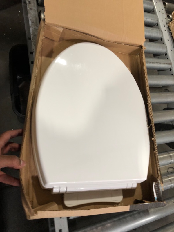 Photo 2 of *** UNKNOWN IF MISSING PARTS *** BEMIS 1600E4 390 Ashland Toilet Seat with Slow Close