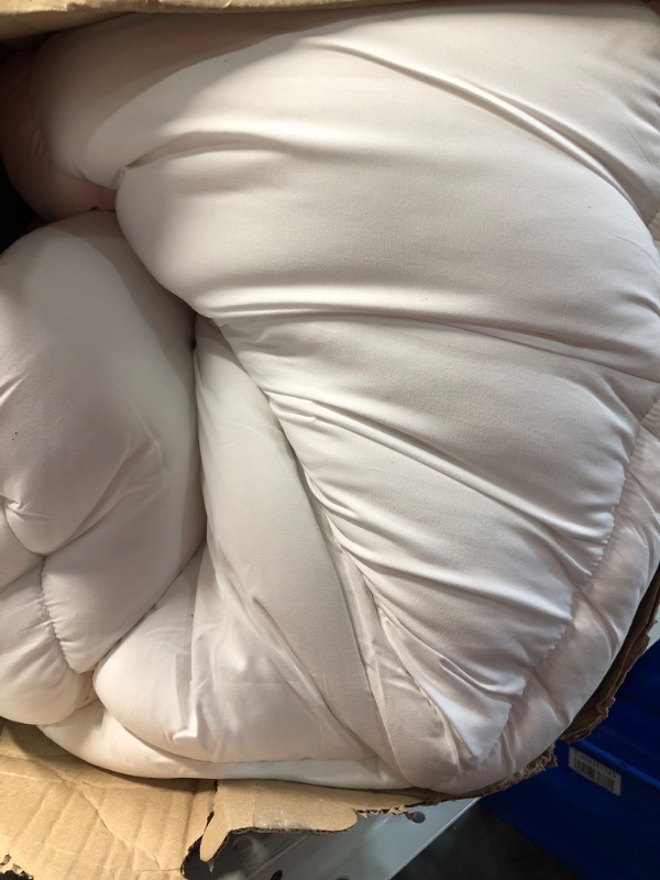 Photo 2 of (see all images) White Fiber Comforter Full/Queen, Fluffy Lightweight Down Duvet