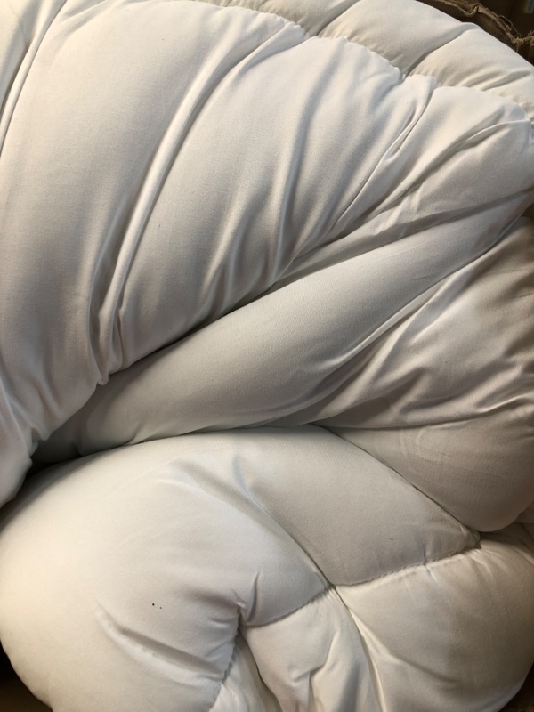 Photo 3 of (see all images) White Fiber Comforter Full/Queen, Fluffy Lightweight Down Duvet