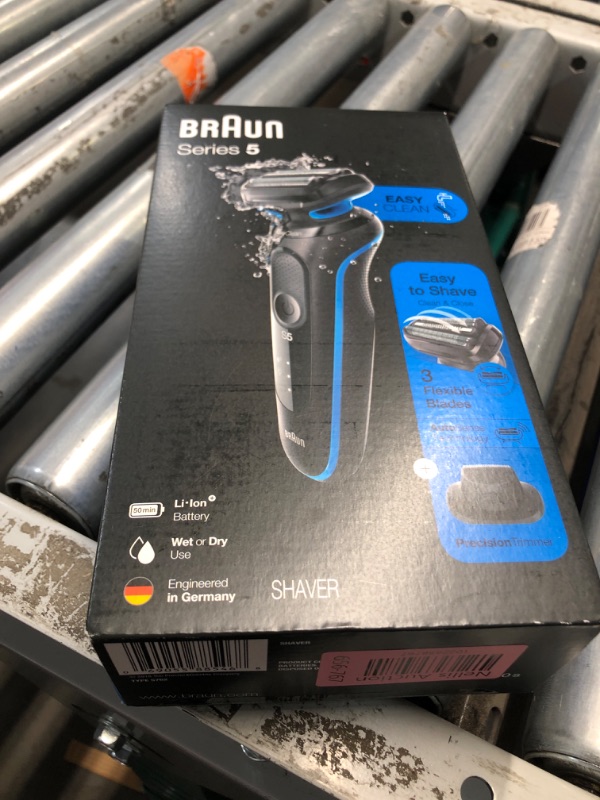 Photo 2 of *****Factory sealed***
*Braun Shaver Kit, Series 5