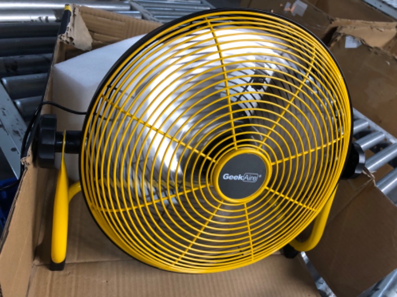 Photo 2 of ***USED - POWERS ON - UNABLE TO TEST FURTHER***
Geek Aire Fan, Battery Operated Floor Fan, Rechargeable Powered High Velocity Portable Fan with Metal Blade, Built-in Durable Battery Run for Whole Day Time, for Camping Travel Hurricane, 12 Inch