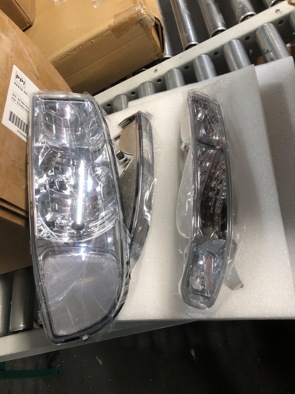 Photo 2 of Auto Dynasty 4PCS Factory Style Headlights Assembly and Bumper Lamps Compatible with GMC Sierra Yukon 1500 2500 3500 GMT800 99-07, Driver and Passenger Side, Chrome Housing Clear Corner