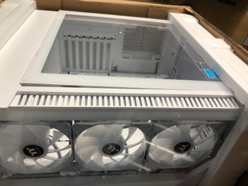 Photo 1 of Thermaltake View 200 TG Snow ARGB Motherboard Sync ATX Tempered Glass Mid Tower Computer Case with 3x120mm Front ARGB Fan, CA-1X3-00M6WN-00 14.78"DX8.27"WX18.11"h