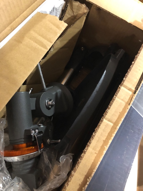 Photo 2 of Celestron - AstroMaster 114EQ Newtonian Telescope - 