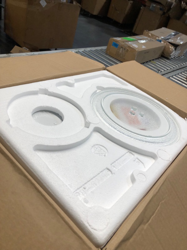 Photo 3 of Commercial Chef CHM660 Counter Top Microwave, 0.6 Cubic Feet White 0.6 Cubic Feet Microwave Oven