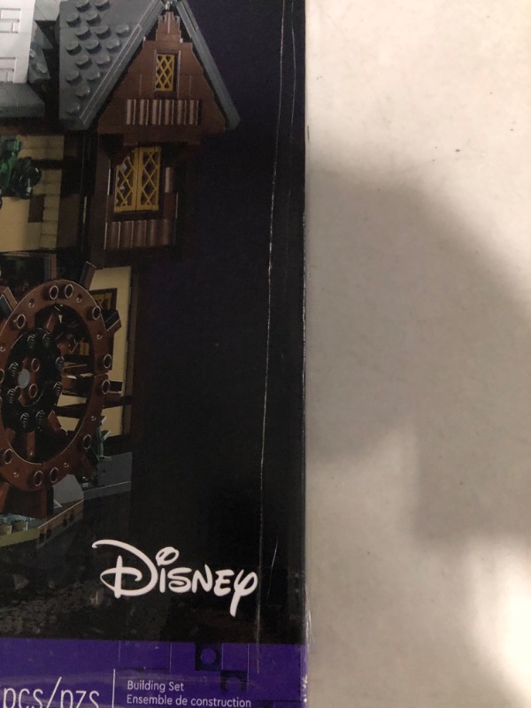 Photo 5 of ***MISSING MULTIPLE BAGS*DAMAGE TO BOX*PICTURED***
LEGO Ideas Disney Hocus Pocus: The Sanderson Sisters' Cottage 21341 Collectible Building Set