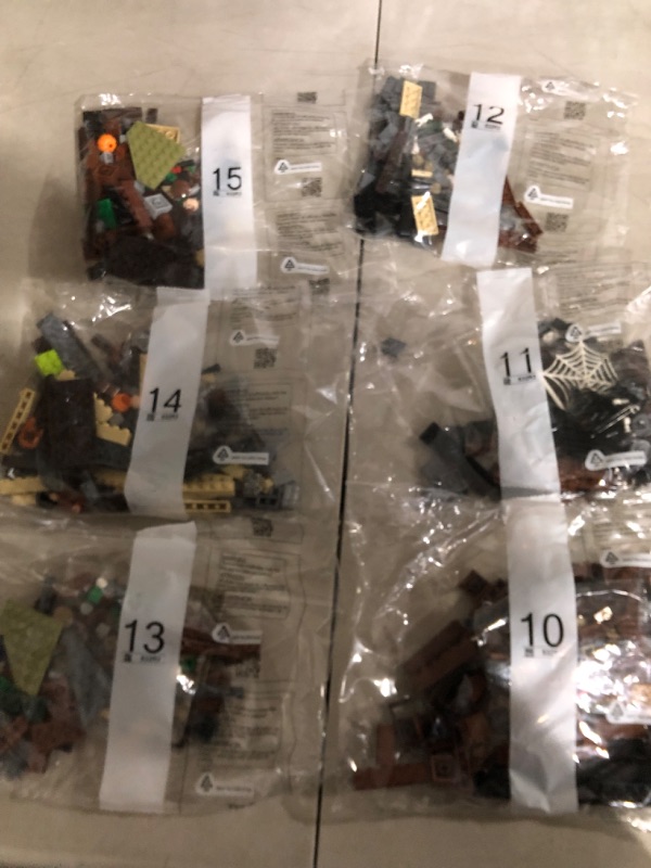 Photo 4 of ***MISSING MULTIPLE BAGS*DAMAGE TO BOX*PICTURED***
LEGO Ideas Disney Hocus Pocus: The Sanderson Sisters' Cottage 21341 Collectible Building Set