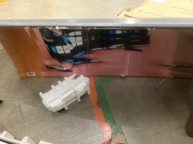 Photo 1 of  (( PARTS ONLY )) ** CRACKED SCREAN ** NO POWER CORD SAMSUNG 55-Inch Class OLED 4K S90D Series HDR+ Smart TV w/Dolby Atmos, Object Tracking Sound Lite, Motion Xcelerator, Real Depth Enhancer, 4K AI Upscaling, Alexa Built-in (QN55S90D, 2024 Model)