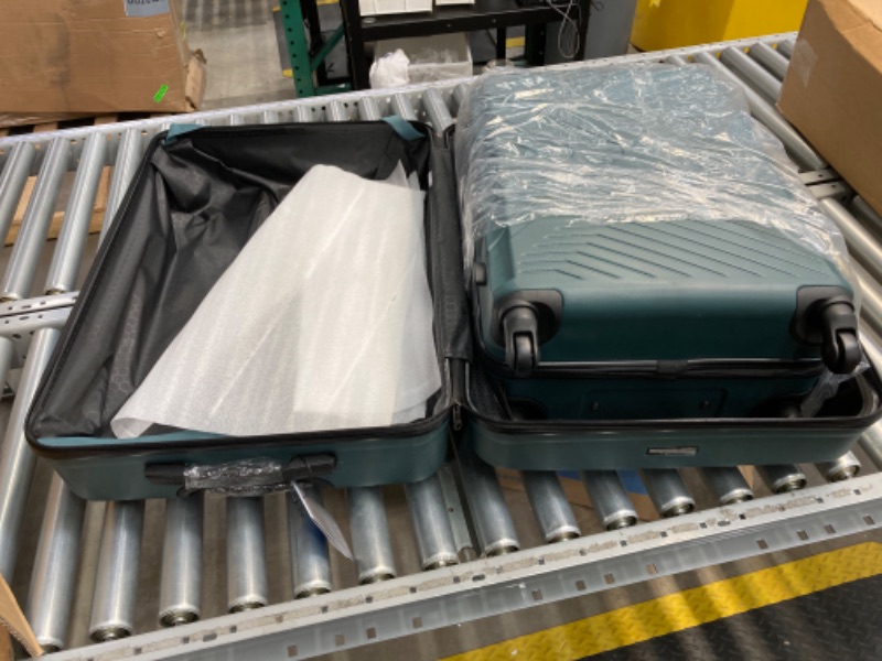 Photo 1 of ***LARGER SUITCASE DOES NOT LOCK*** 3 Piece Hardside Luggage Set Hardshell Lightweight Suitcase with TSA Lock Spinner Wheels.(Dark Green)
