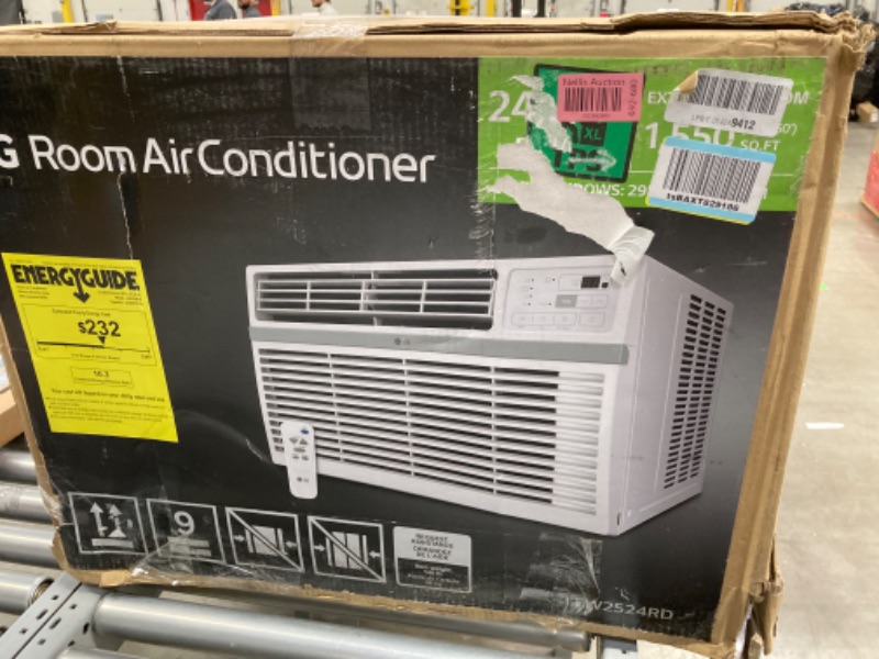 Photo 2 of ***( FACTORY SEALED)***
LG 24,500 BTU Window Air Conditioner, 230V, Cools 1,560 Sq.Ft. (39' x 40' Room Size), Quiet Operation, Electronic Control with Remote, 3 Cooling & Fan Speeds, Auto Restart, White