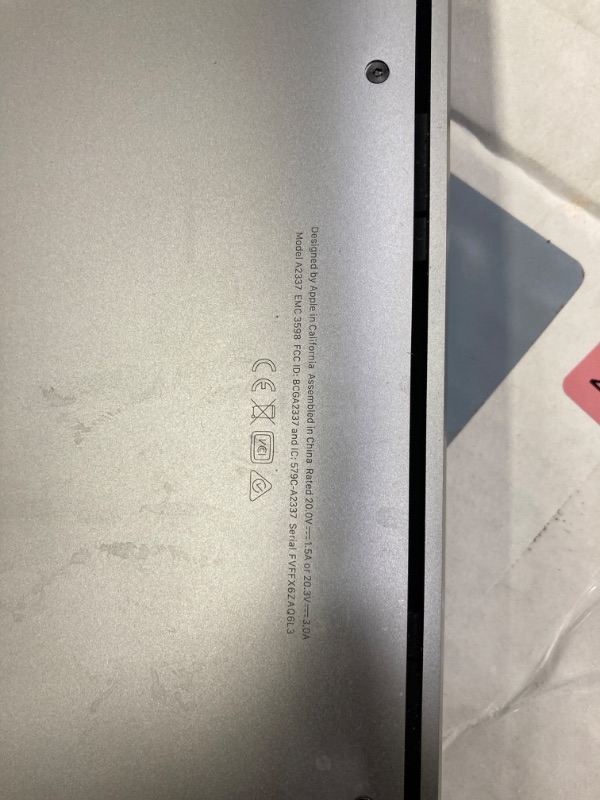 Photo 4 of Late 2020 Apple MacBook Air with Apple M1 Chip (13.3 inch