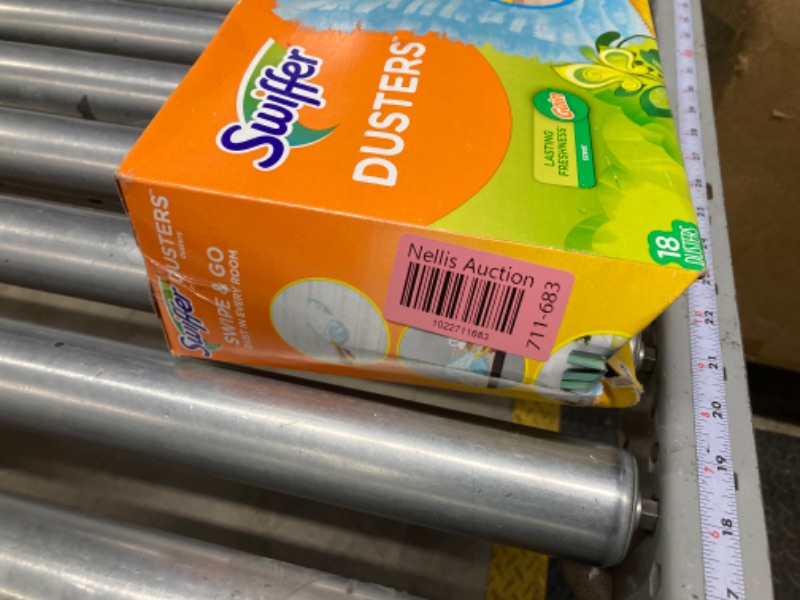 Photo 1 of Swiffer 180 Dusters, ceiling Fan Duster, Multi Surface Refills with gain Scent, 18 count