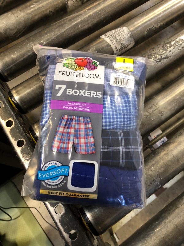 Photo 2 of Fruit of the Loom Boys' Woven Boxer Shorts
SIZE LARGE 