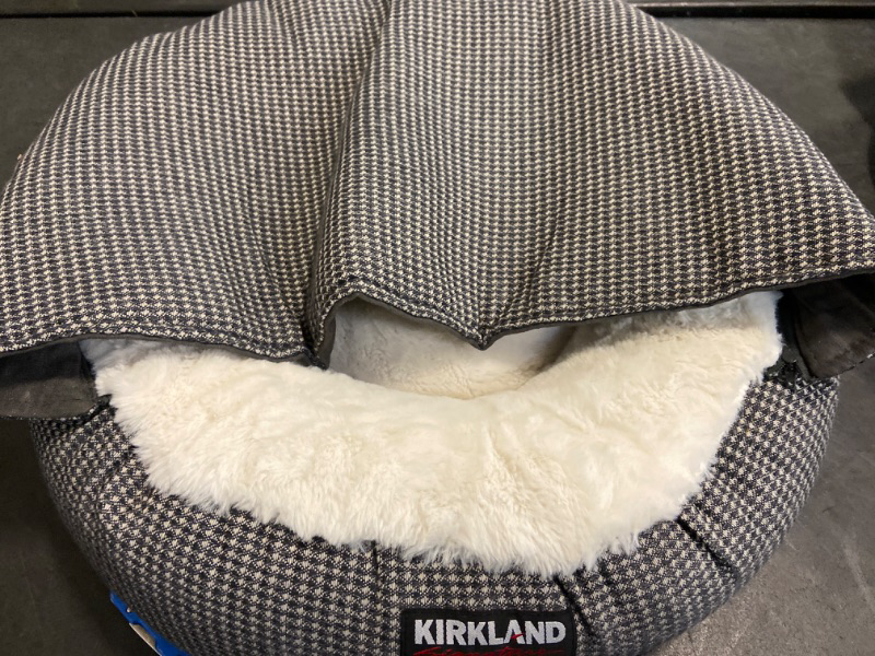 Photo 2 of Kirkland Signature 22” Round Hooded Pet Bed