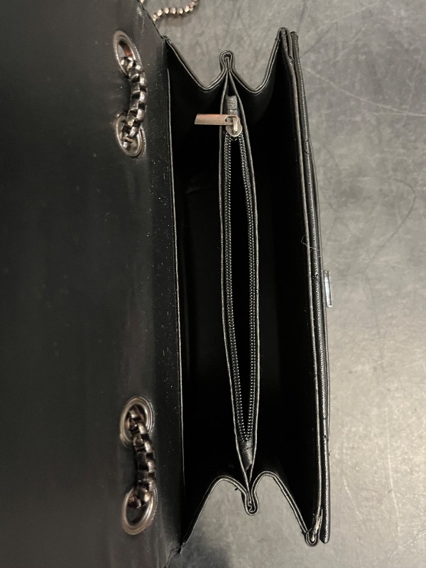 Photo 1 of Black Muscle Stripe Snapping Women's Shoulder Bag Fashion Fashion Women's Shoulder Wallet Card Bag
