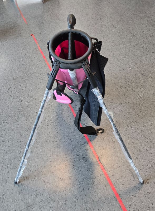 Photo 1 of Sunday Golf - Lightweight Sunday Golf Bag with Strap and Stand - Easy to Carry and Durable Pitch n Putt Golf Bag - Golf Stand Bag for The Driving Range, Par 3 and Executive Courses - 31.5 inches