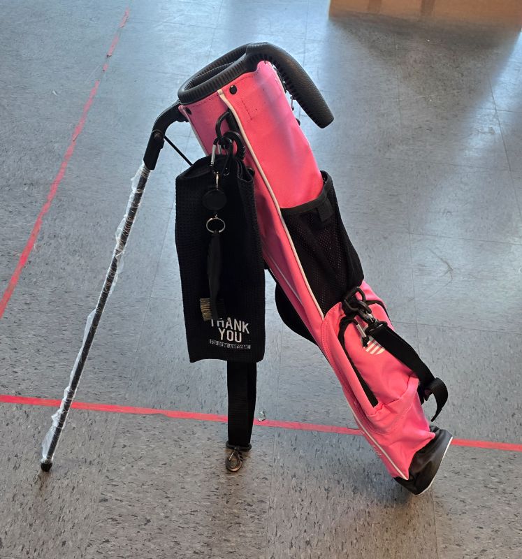 Photo 1 of Sunday Golf - Lightweight Sunday Golf Bag with Strap and Stand - Easy to Carry and Durable Pitch n Putt Golf Bag - Golf Stand Bag for The Driving Range, Par 3 and Executive Courses - 31.5 inches