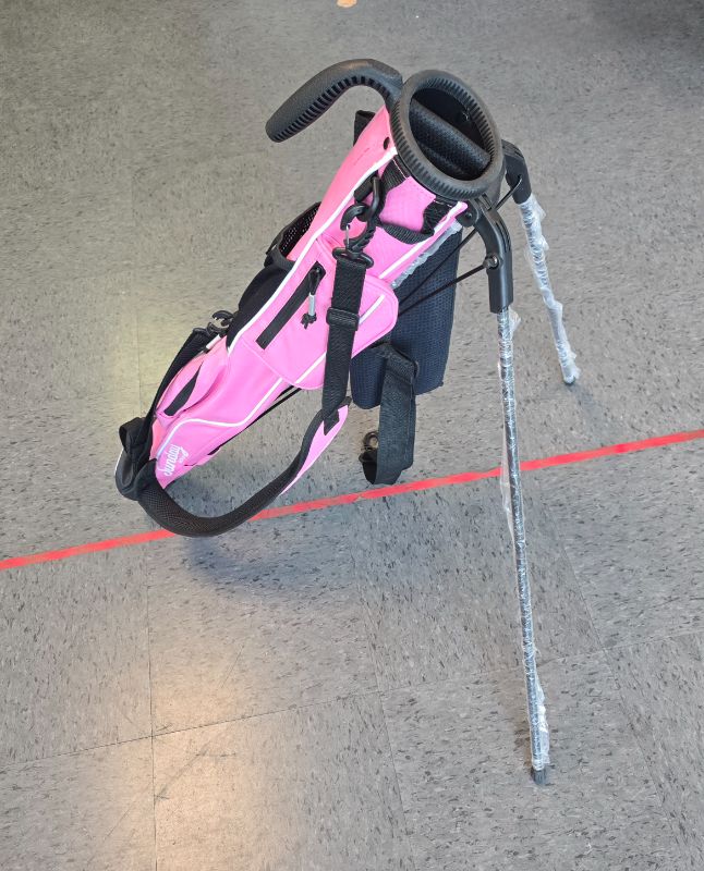 Photo 1 of Sunday Golf - Lightweight Sunday Golf Bag with Strap and Stand - Easy to Carry and Durable Pitch n Putt Golf Bag - Golf Stand Bag for The Driving Range, Par 3 and Executive Courses - 31.5 inches