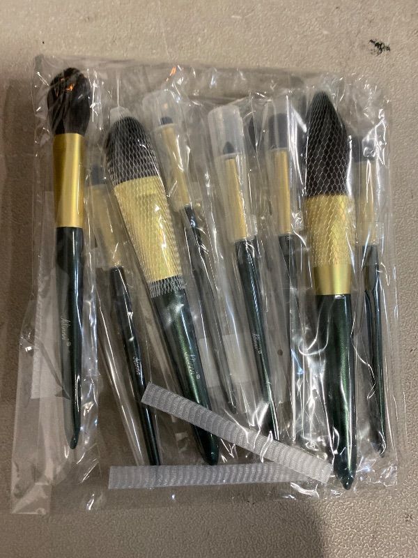 Photo 1 of 9 Count Makeup Set Brush Snow White Makeup Brush Loose Powder Brush Eye Shadow Brush Blush Brush