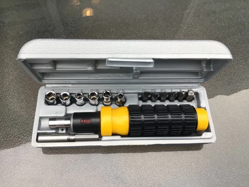 Photo 1 of 14-piece reversible ratchet screwdriver set 