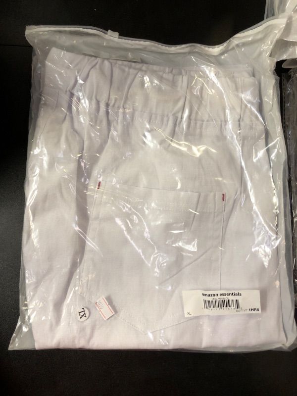 Photo 2 of Amazon Essentials Men's Linen Casual Classic Fit Short X-Large White