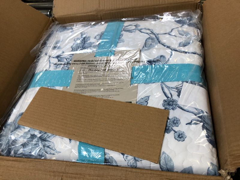 Photo 2 of MARTHA STEWART Full Queen Size Quilt Bedding Set - 3 Piece, Soft Washed Microfiber, Printed Bedspread, Reversible, All Season, 1 Quilt, 2 Standard Pillow Shams, Blue & White, Tiana Floral Print
