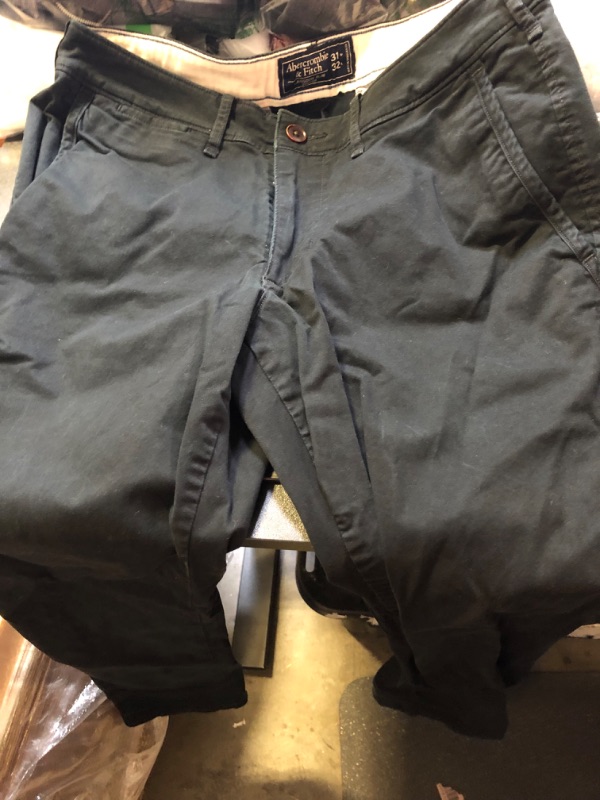 Photo 1 of Size 31w x 32w Abercrombie mens pants