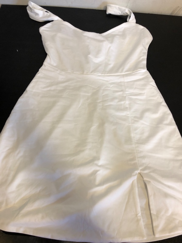 Photo 1 of Size S---Sleeveless White Dress
