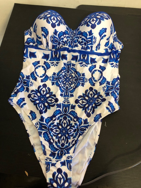 Photo 2 of Size L---Women's One Piece Swimsuit 