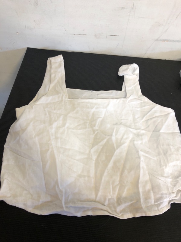 Photo 1 of Size M--Women's Sleeveless Crop Top --White