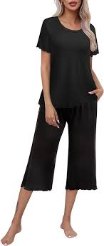 Photo 1 of Size M---Ekouaer  Women's Pajamas Set Short Sleeve Sleepwear Capri Pants Pjs Sets Soft Loungewear With Pockets  Black 