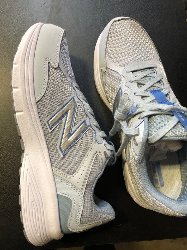 Photo 1 of NEW BALANCE RUNNING SHOES BLUE US 8.5 USED NUT LIKE NEW WIDE FIT 
